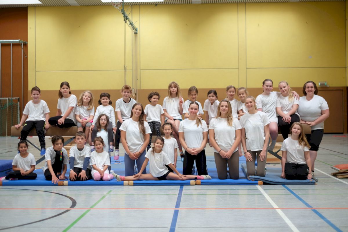 SVK Mädchenturnen Gruppenbild mit Trainerinnen